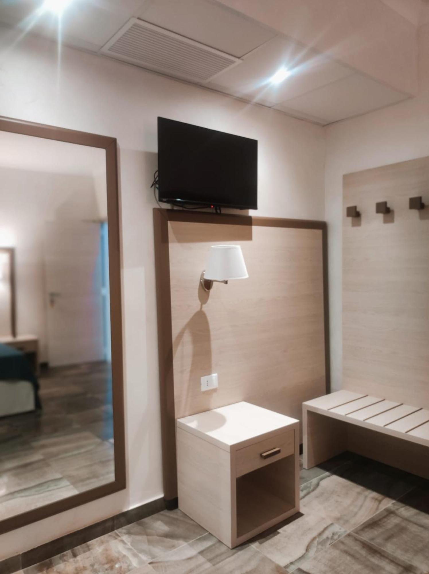 Hotel Holiday Foggia Exterior foto